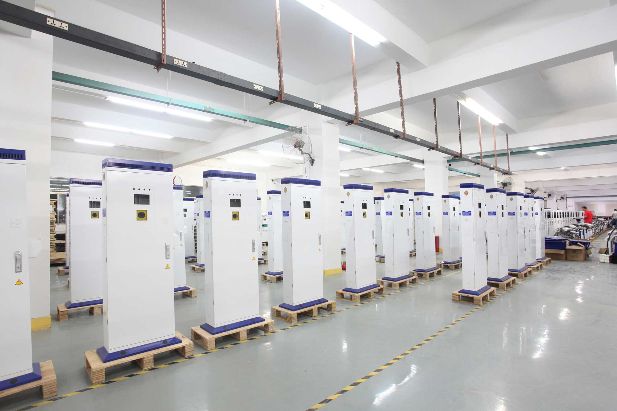 充電樁生產(chǎn)車間(圖1)