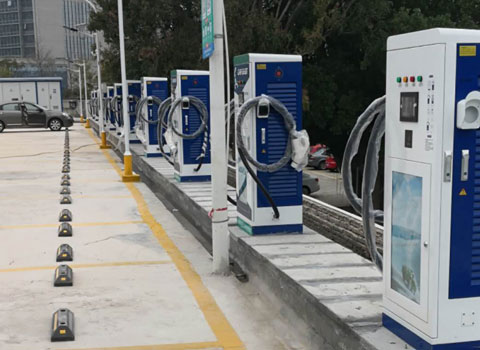 廈門高林萬(wàn)達(dá)充電站案例-120KW雙槍直流充電樁-60KW單槍直流充電樁