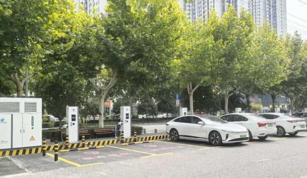 宜昌首批全液冷超充站投入運(yùn)營(yíng)，鴻嘉利助力高質(zhì)量充電基礎(chǔ)設(shè)施建設(shè)(圖1)